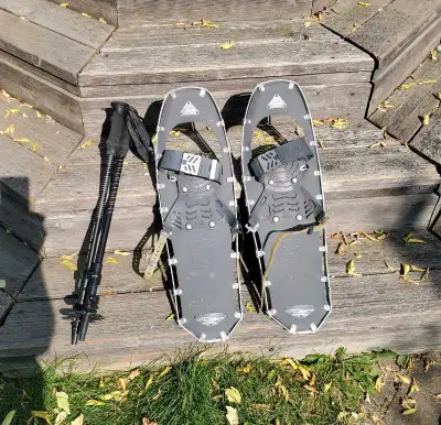Like New* MSR Lightning Flash Snowshoes (25in/ 64cm) Plus McKinney Telescoping Trekking Poles Locate...