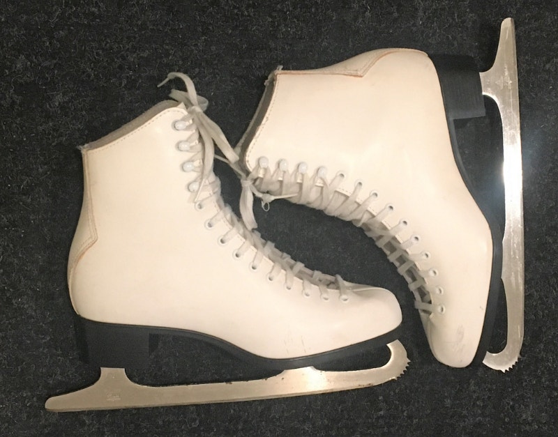 CCM Finesse women's leather figure skates size 8 1/2 Toys & Games
