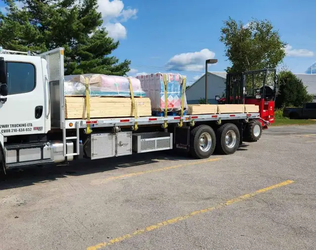 Flatbed And Moffett  truck Delivery in Heavy Equipment in Mississauga / Peel Region - Image 3