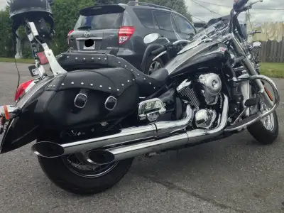 Un propriétaire, pneus arrière neuf, batterie neuve, changement d'huiles fait avant le remisage auto...