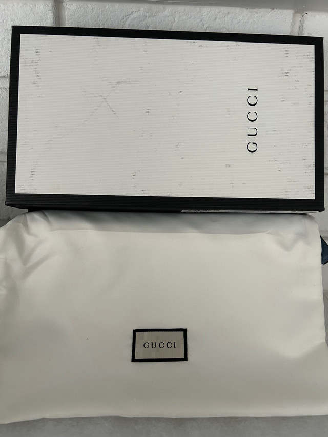 Gucci GG Zip around Blue Wallet dans Femmes - Sacs et portefeuilles  à Laval/Rive Nord - Image 2