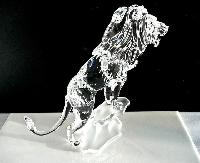 Swarovski Crystal  Large LION  Standing on Rock Base in Arts & Collectibles in Thunder Bay - Image 2
