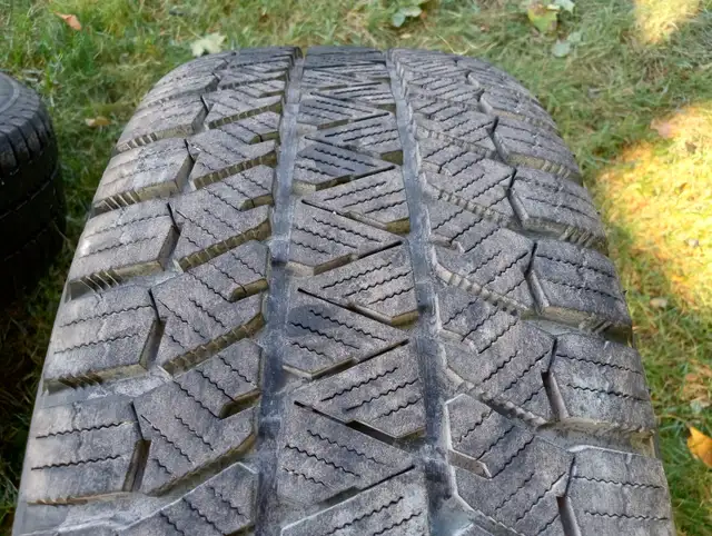 Set of 4 blizzaks, set of 4 rims, hub caps in Tires & Rims in Peterborough - Image 4
