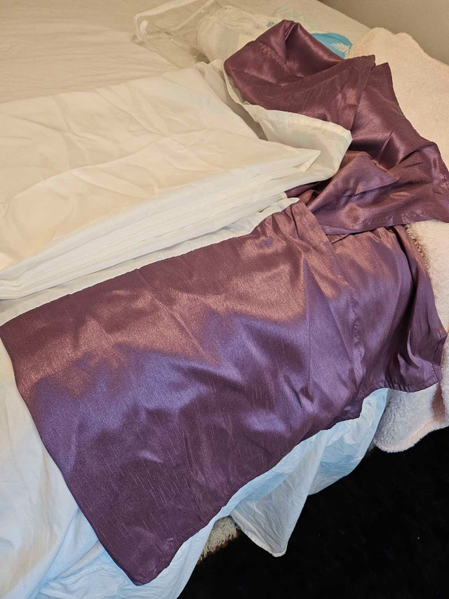 Double bed skirt satin plum in Bedding in Norfolk County - Image 3