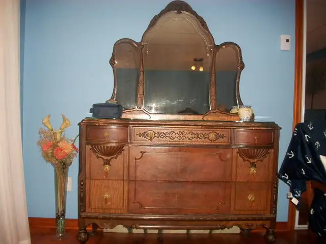 set de chambre antique in Beds & Mattresses in Drummondville - Image 3