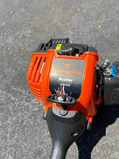 Remington trimmer Curved shaft Just like new 90.00 Call or text 613-583-5363