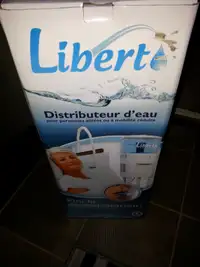 Distributeur d'eau pour personne alitées, machine a eau