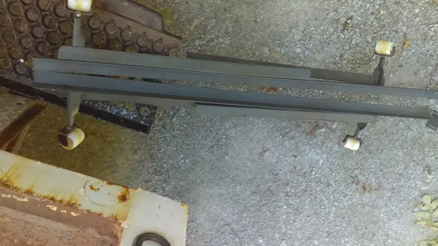 Base de lit en métal+sommier double in Beds & Mattresses in Sherbrooke - Image 4