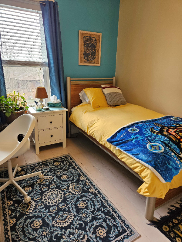 Room for rent May 1 in Room Rentals & Roommates in Peterborough