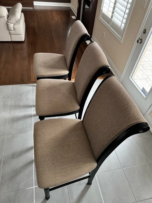Kitchen table and 6 Chairs in Dining Tables & Sets in Markham / York Region - Image 8