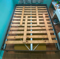 QUEEN SIZE BED FRAME W/ STEEL BEAM & WOODED SLATS