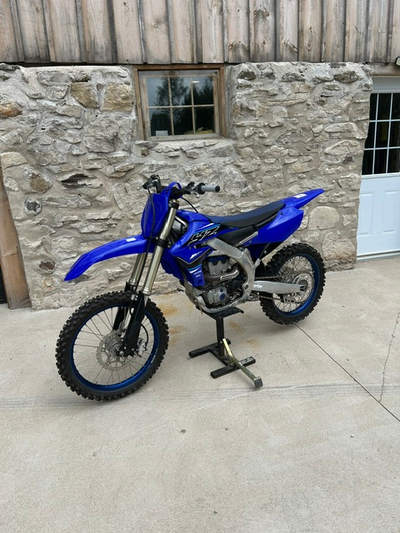 Excellent condition, 60hrs, oil changed every 4-5 hours, fresh oil/filter, clean air filter, mostly...