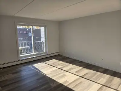 - 4 1/2 à louer au 120 rue de l'Église, Longueuil -Disponible immédiatement -Chauffage et eau chaude...