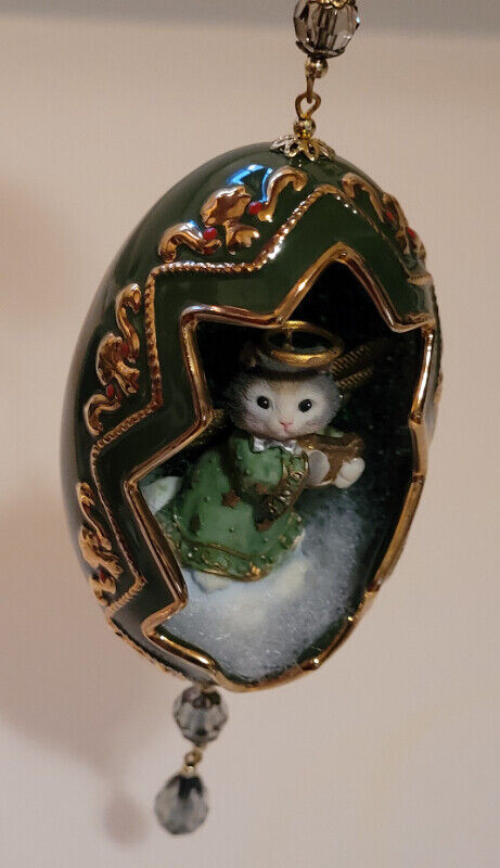 Bradford Edition 2001 Heirloom Porcelain Kitty Eggs Ornament in Arts & Collectibles in Oshawa / Durham Region - Image 2