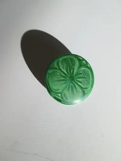 8 glass buttons, View more