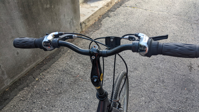 Velo hybrid Minelli Silhouette dans Randonnée, ville et hybrides  à Ouest de l’Île - Image 4