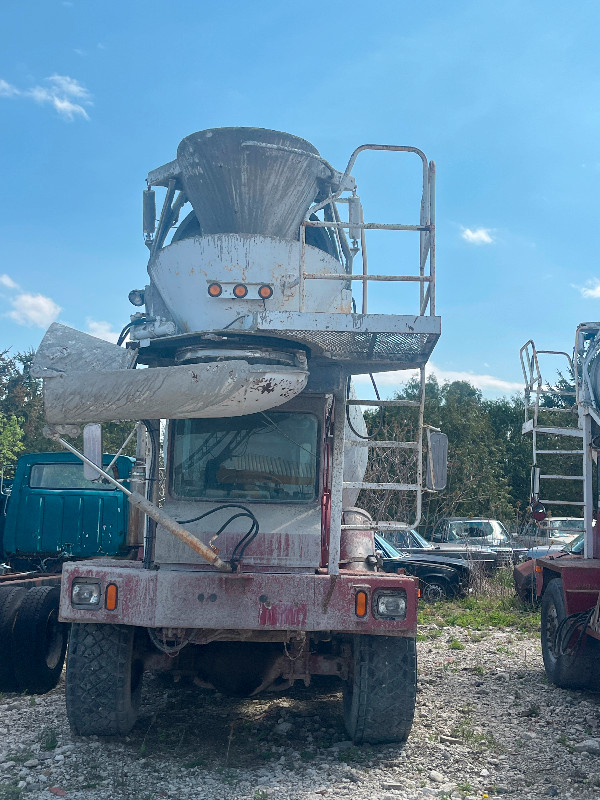 Cement truck in Heavy Trucks in Windsor Region - Image 2