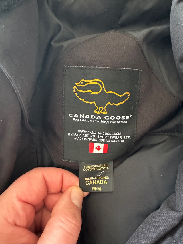Canada goose resolute parka in Women's - Tops & Outerwear in Gatineau - Image 3