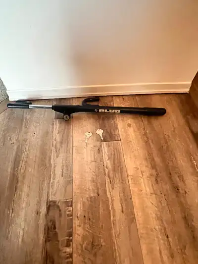 A club steering wheel lock. Pickup S. London.