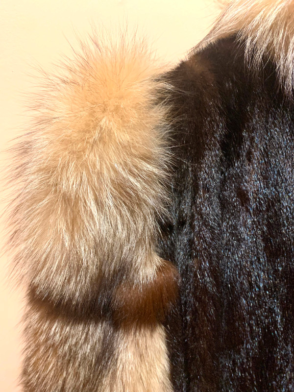 Top quality mink and fox fur coat in Women's - Tops & Outerwear in Belleville - Image 3