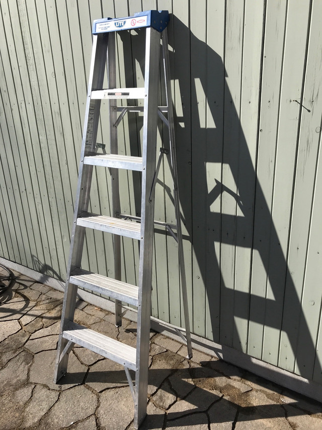 Step Ladder in Ladders & Scaffolding in Barrie - Image 2