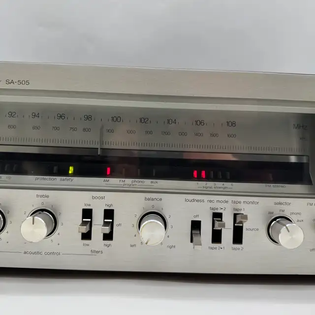Technics SA-505 Vintage Stereo Receiver AM/FM Wood Case Japan in Stereo Systems & Home Theatre in City of Toronto - Image 4