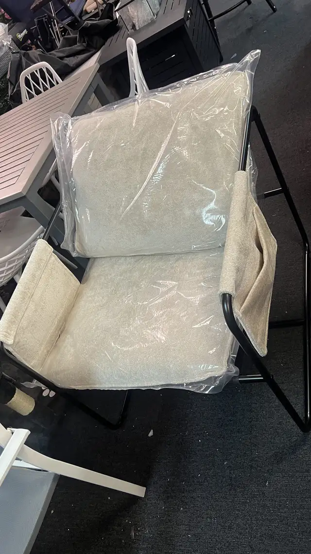 Modern Accent Chair, Upholstered Armchair with Side Pockets and  in Chairs & Recliners in Markham / York Region - Image 2