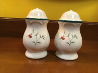 Vintage Pfaltzgraff Winterberry Salt & Pepper Shakers Ceramic
