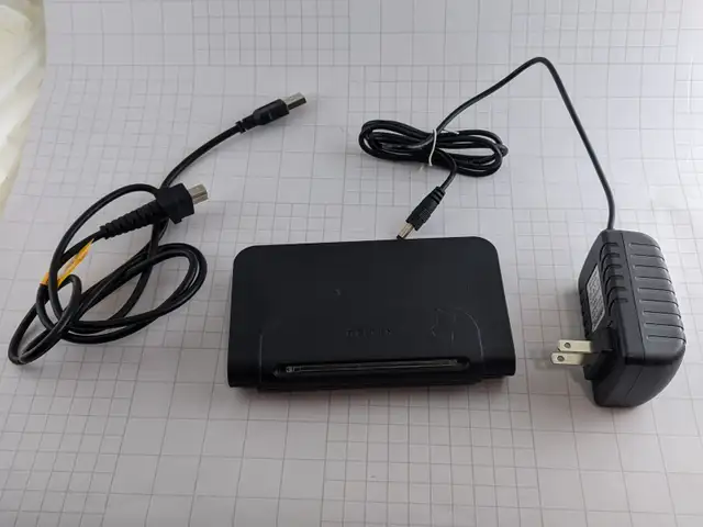 BELKIN 4 Port USB Powered Hub in Cables & Connectors in Hamilton - Image 2
