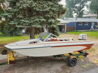 76 Glastron Skiflite T-152 5 person with open bow. Johnson 70hp 2 stroke motor. Runs excellent. New...