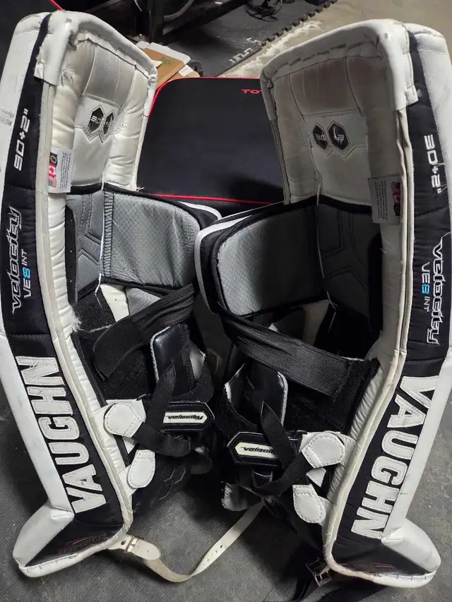 Vaughn Ve8 30+2 INT Goalie set in Hockey in Ottawa - Image 7