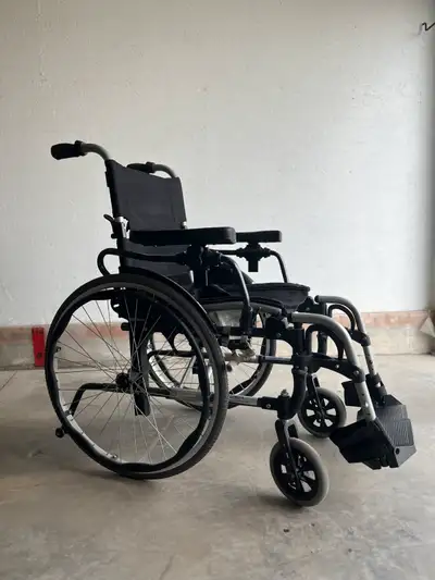 Karma brand Light weight travel wheelchair Detachable, swing away footrests Cushions for back rest a...