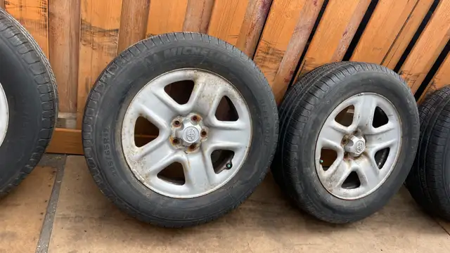 Toyota rav 4 rims and tires in Tires & Rims in City of Toronto - Image 6