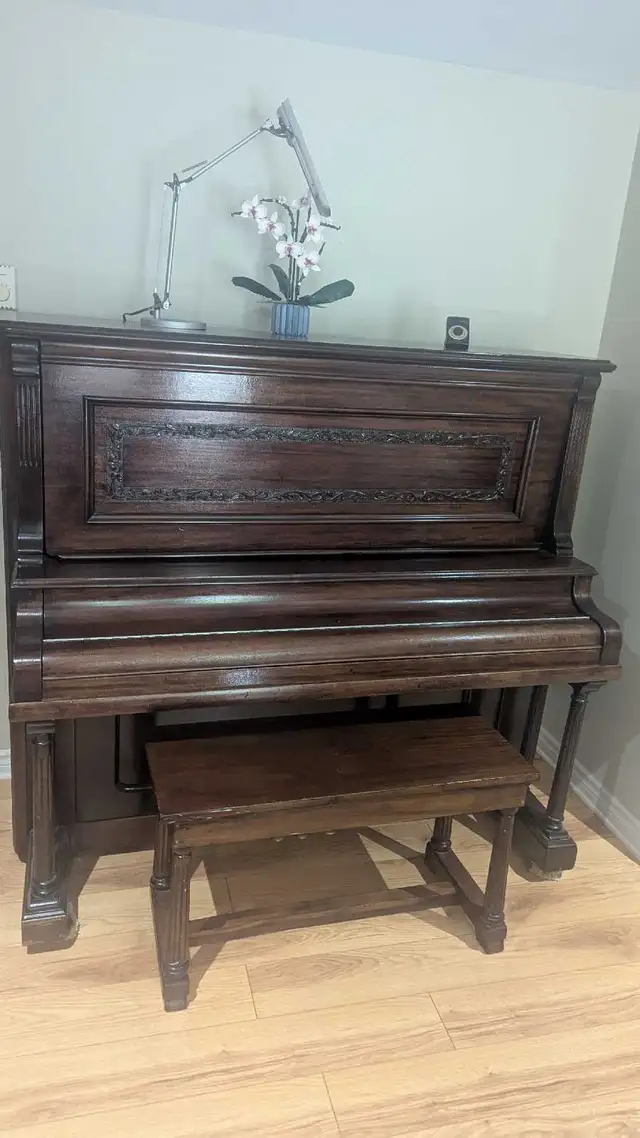 Piano avec banc in Pianos & Keyboards in West Island - Image 3