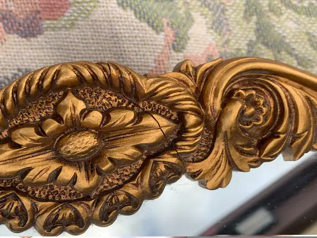 Large Gilded scroll work beveled mirror in Home Décor & Accents in Edmonton - Image 8