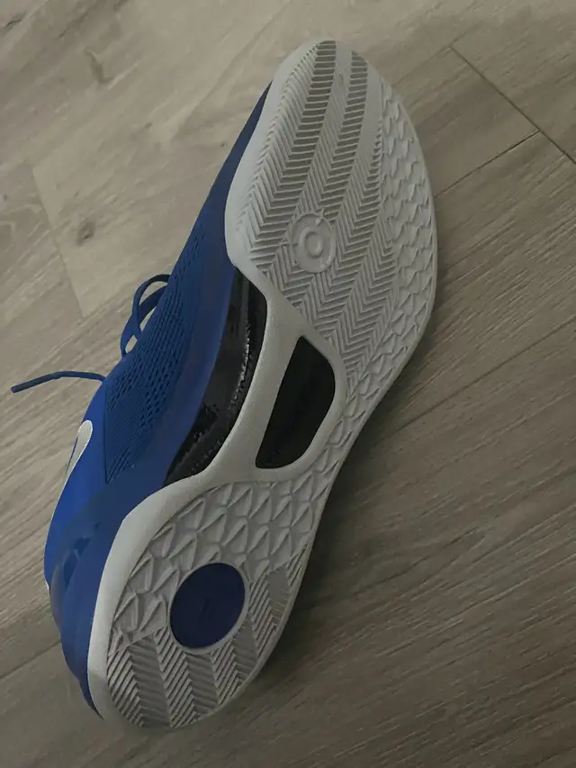 Kobe 8 Blue in Men's Shoes in Oakville / Halton Region - Image 2