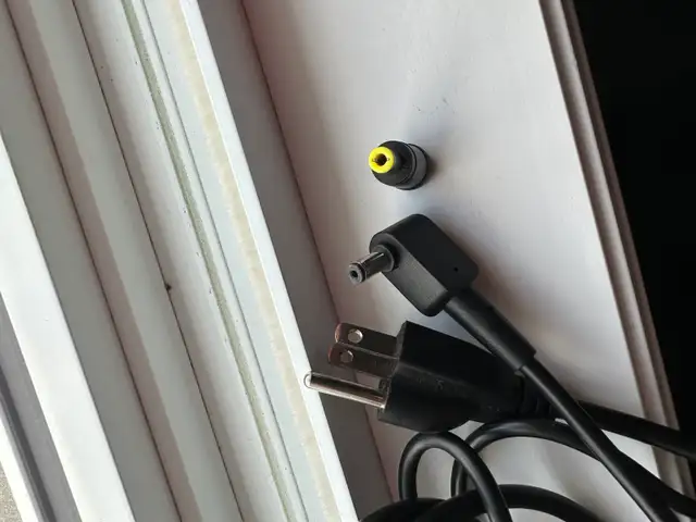 MSI Charge Adapter 230W in Cables & Connectors in Cambridge - Image 4