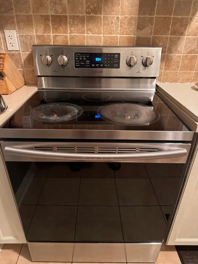 Samsung Range Fan Assist in Stoves, Ovens & Ranges in Markham / York Region - Image 2