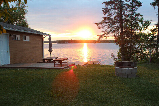 Waterfront cabin Lac Du Bonnet - Year round rental in Short Term Rentals in Winnipeg - Image 2