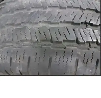 2X tires CrossTerrain for warm / summer season. 28 each or 50$ both! Non Nego! No delivery! H4A0A2 a...