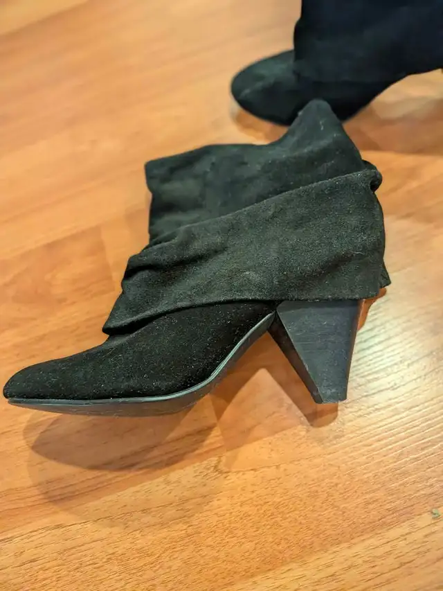 Steve Madden Black Suede Slouchy Ankle Boots in Women's - Shoes in Markham / York Region - Image 3