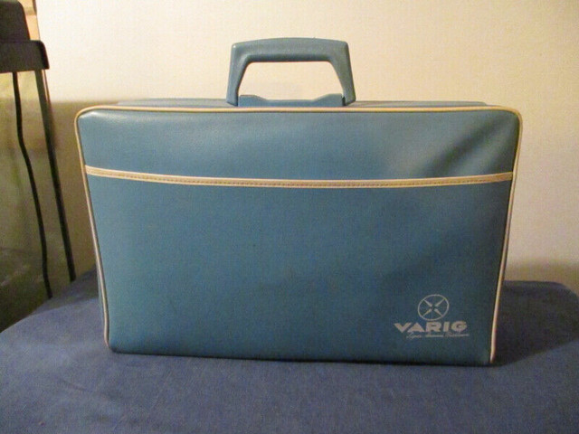 VINTAGE VARIG BRASILIAN AIRLINES TRAVEL SUITCASE-1960/70S-RARE! dans Art et objets de collection  à Laval/Rive Nord