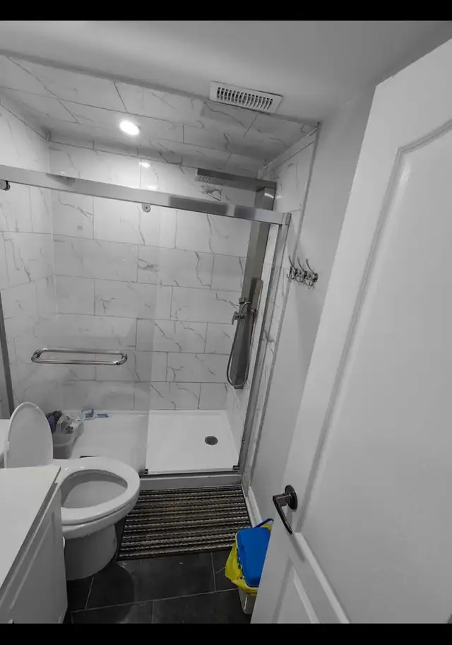 Room for rent in Room Rentals & Roommates in Mississauga / Peel Region - Image 3