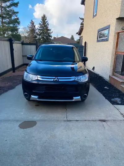 Mitsubishi Outlander: well maintained vehicle, regular oil change and maintenance (receipts availabl...
