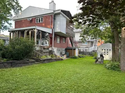 POUR LOCATION 1er juillet 2026 Duplex à Charlesbourg 2e étage ; Super bien situé près d'Henri-Bouras...