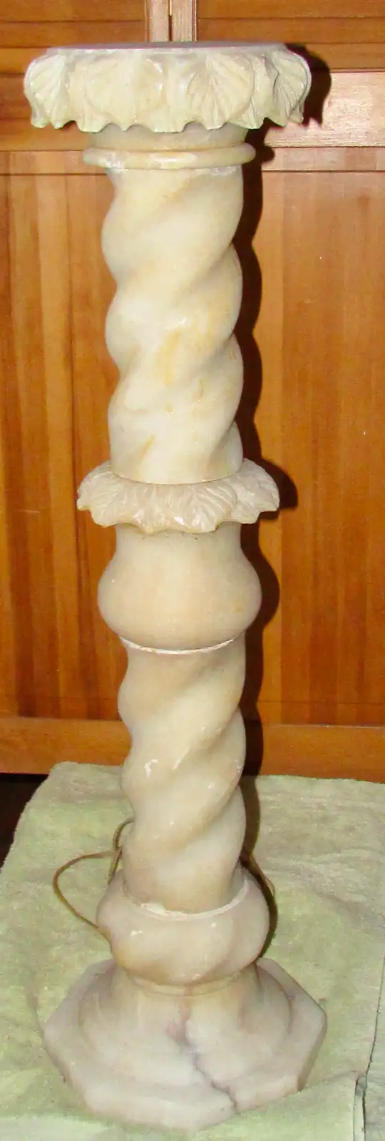 Belle colonne ou piedestal antique en albâtre 38" $450.00 in Arts & Collectibles in City of Montréal - Image 5