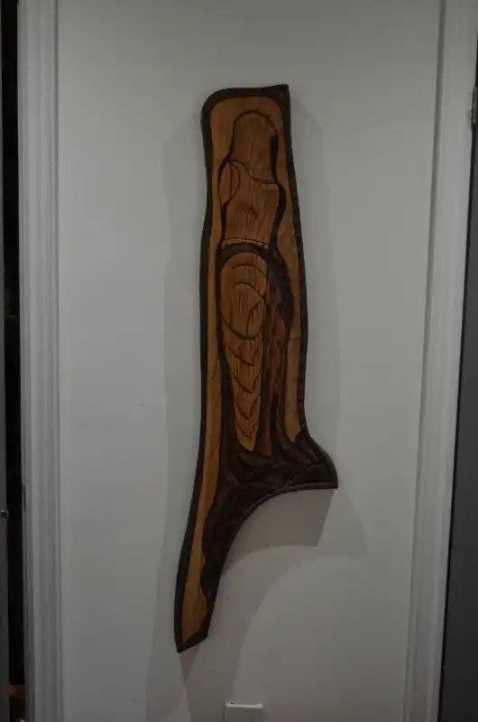 LARGE CARVED EAGLE WOOD WALL HANGING ART PIECE 51" TALL in Arts & Collectibles in Mississauga / Peel Region - Image 2