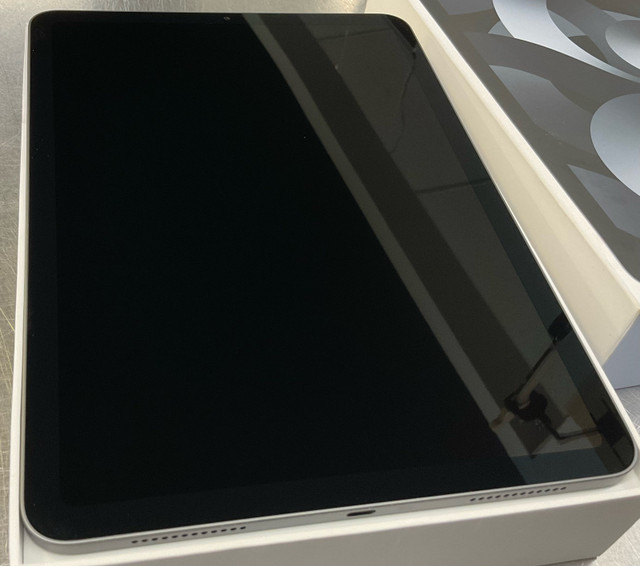 Apple iPad Air 64GB 5TH Gen Wi-Fi only in iPads & Tablets in North Bay - Image 2