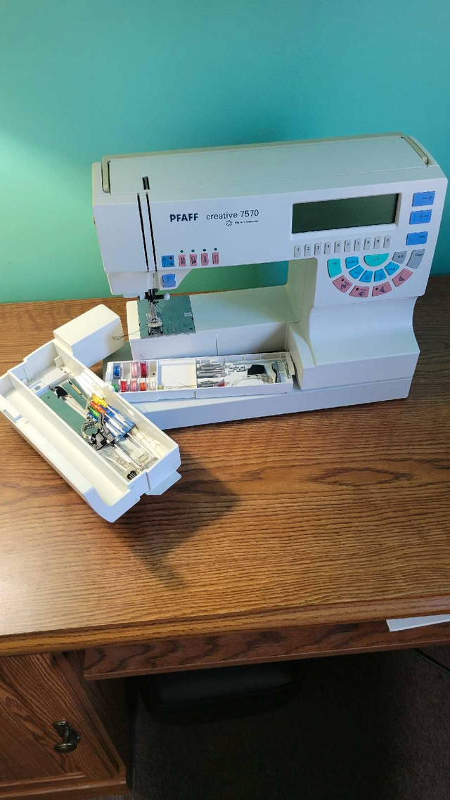 Pfaff creative 7570 embroidery machine in Hobbies & Crafts in North Bay - Image 4