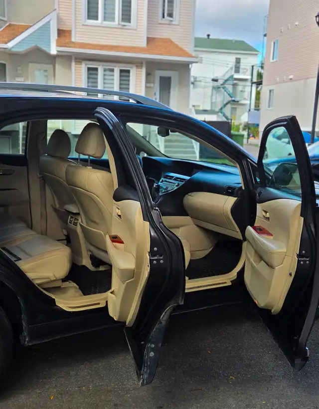 Lexus 2010600952362008596481
